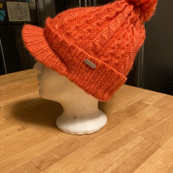 Coal toque - Picture 2 of 3